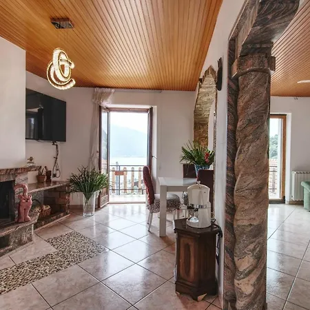 Pergola Lake View Apartment *